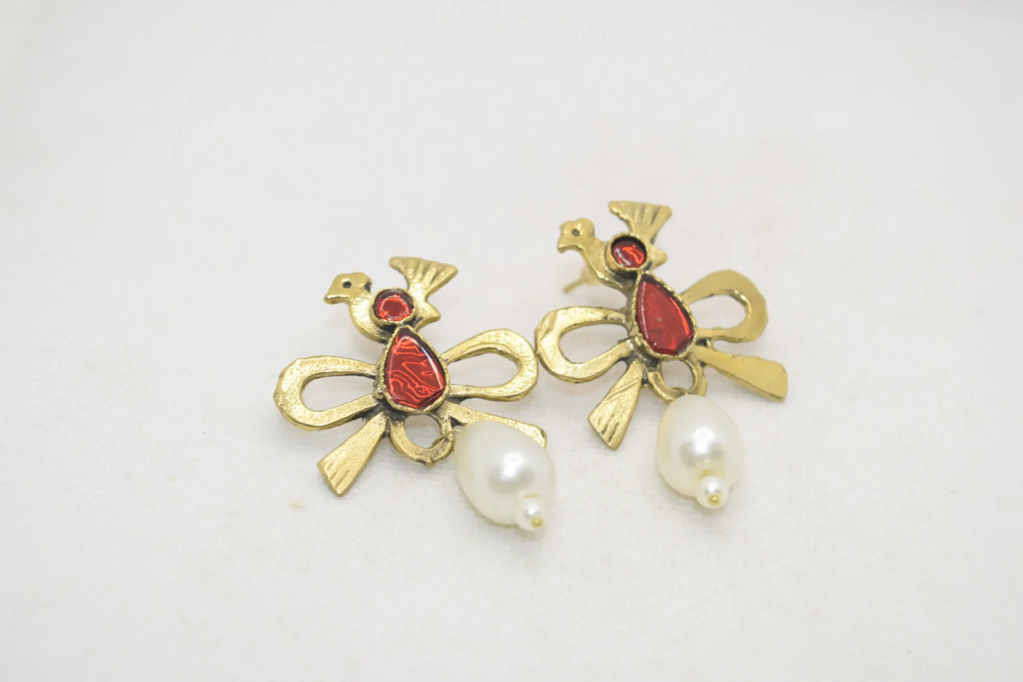 Discover an Antique Jewellery shop in Karachi, Nigar Craft 4 Cute Small Gold Earrings Designs 01