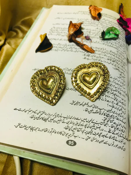 Antique Small Heart Earrings Gold