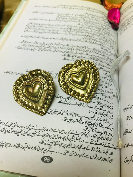 Antique Small Heart Earrings Gold