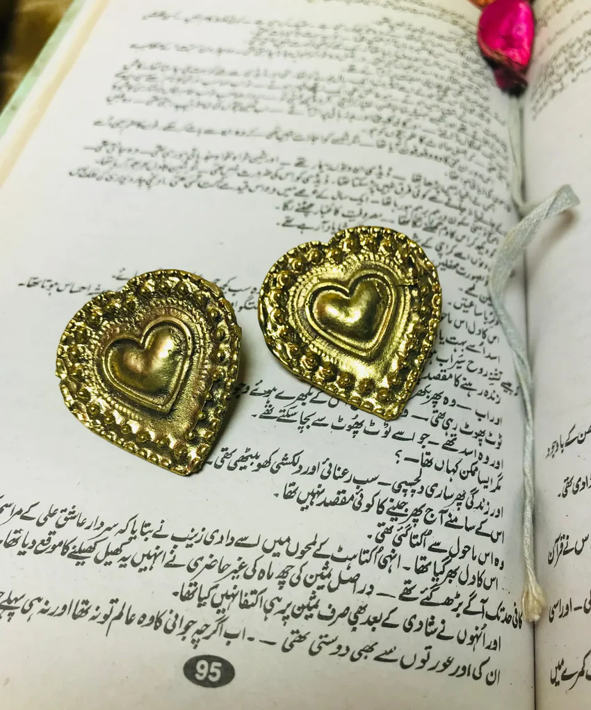 Antique Small Heart Earrings Gold