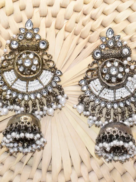 White Pearl Kundan Earrings with Sahara (4)