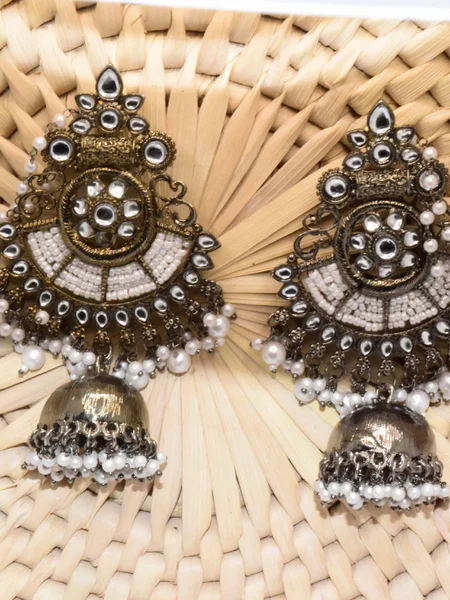 White Pearl Kundan Earrings with Sahara (4)