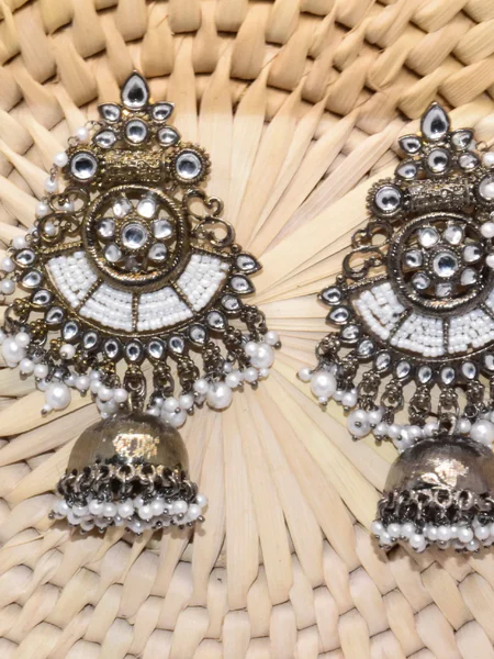 White Pearl Kundan Earrings with Sahara (4)