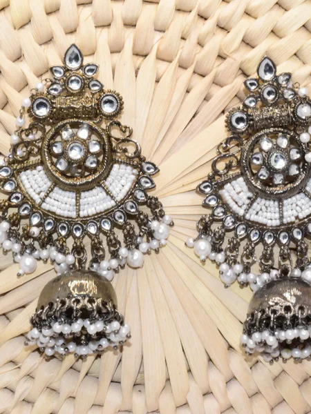 White Pearl Kundan Earrings with Sahara (4)