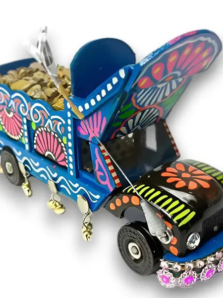 Traditional Truck Art Design (1)