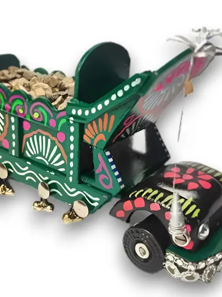 Traditional Truck Art Design (1)