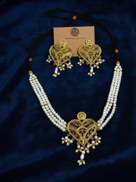 Fab Pearl Choker Necklace
