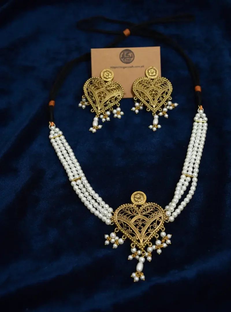 Fab Pearl Choker Necklace