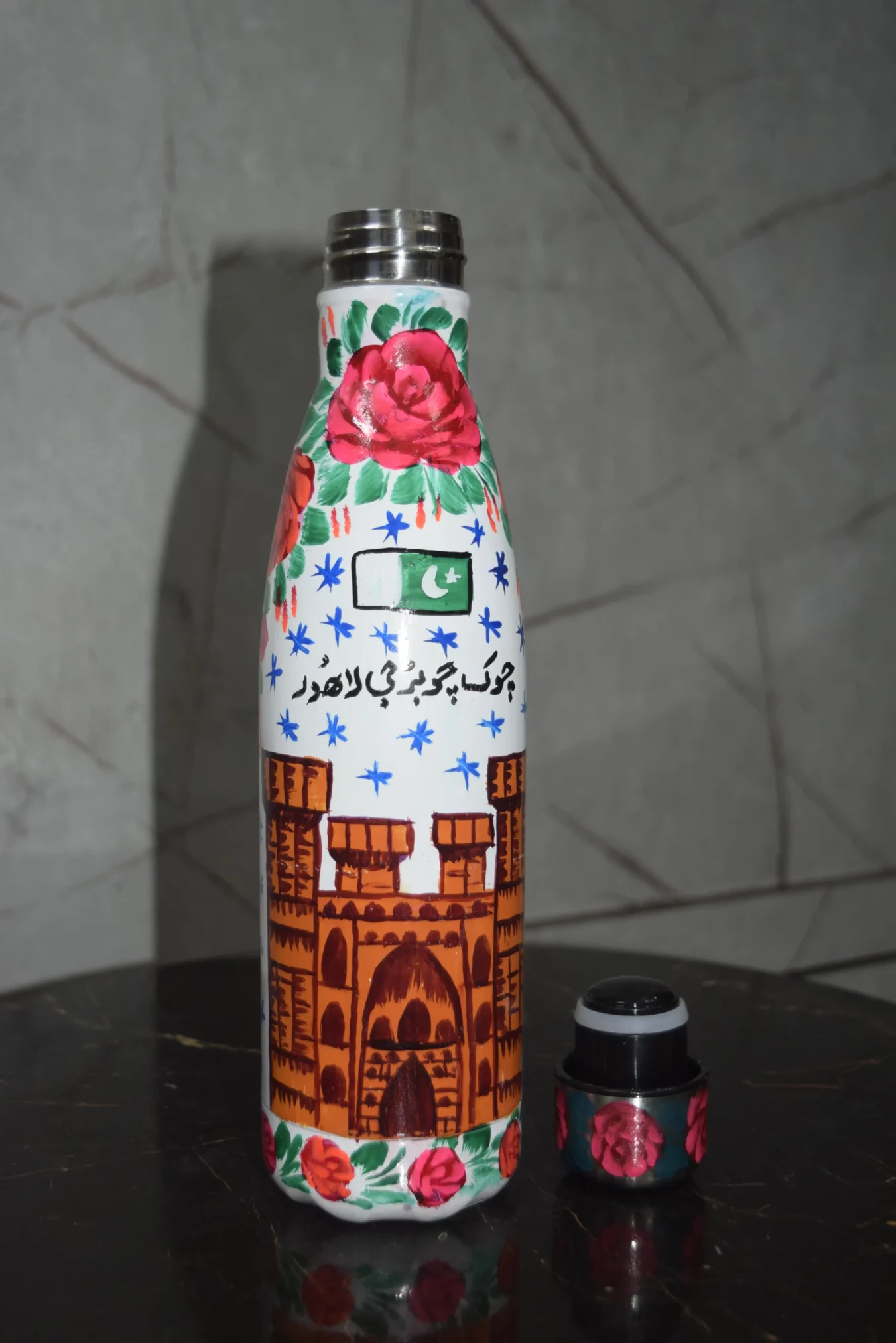 Hand Painted Water Bottles : Nigar Craft Celebrate Pakistan Monuments 6 Hand Painted Water Bottles (1)