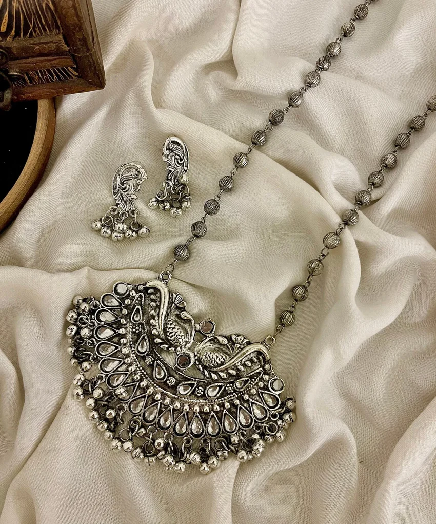 Intricated Latest Mala Set Design