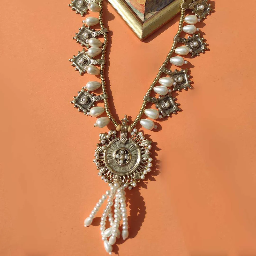 Symbolism in Stone: Religious and Spiritual Motifs in Mughal Jewellery 5 Mughal Jewellery (6)