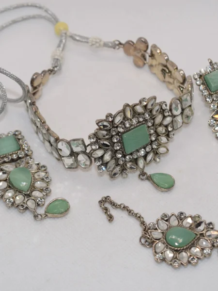 Simple Kundan Choker Set