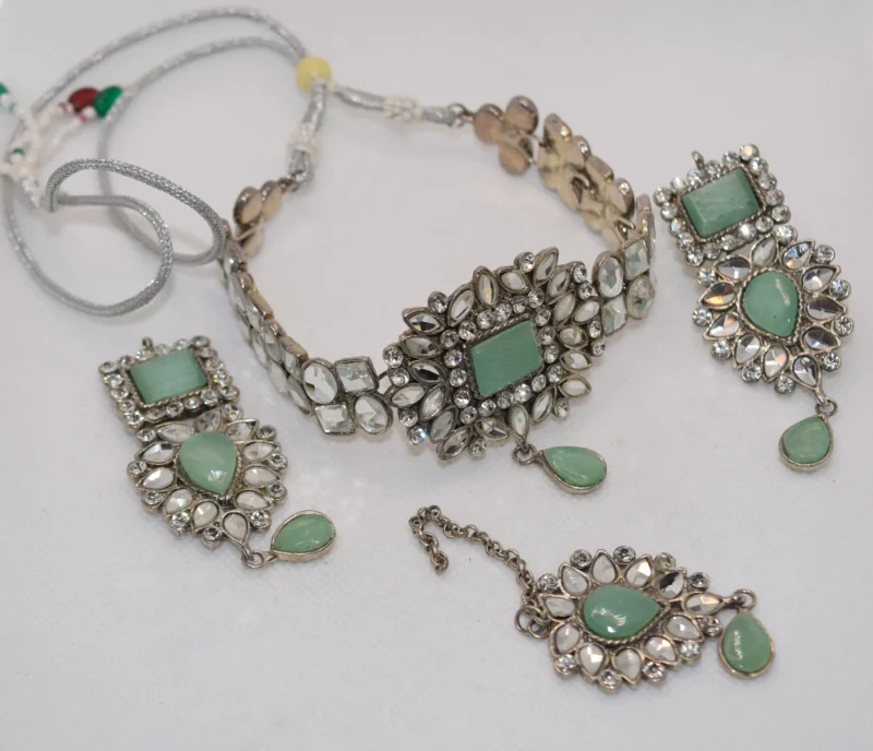 Simple Kundan Choker Set