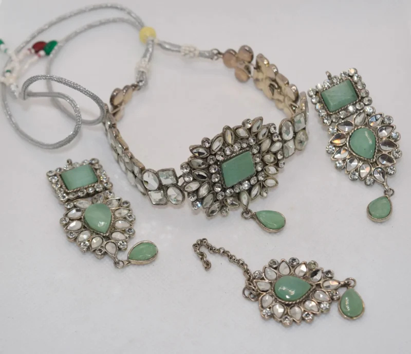 Simple Kundan Choker Set