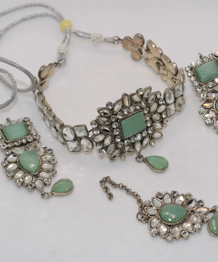 Simple Kundan Choker Set