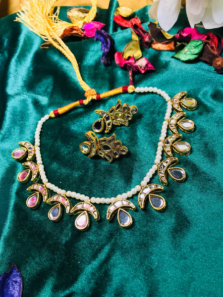 Golden Kundan Jewellery Set
