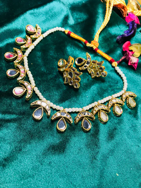 Golden Kundan Jewellery Set - Necklace