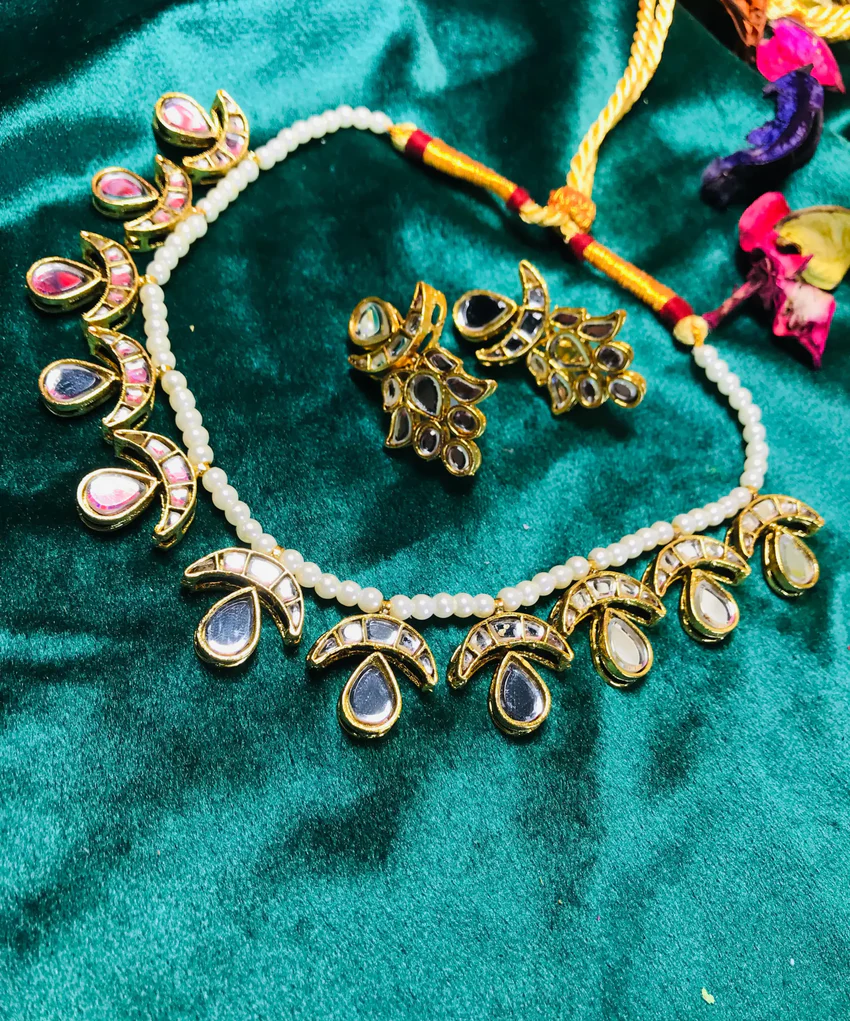 Golden Kundan Jewellery Set