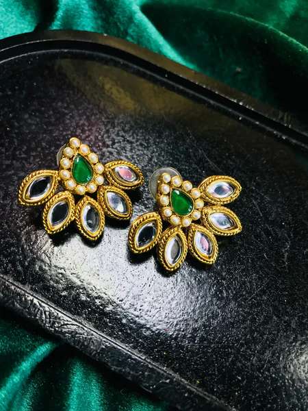 Green Kundan Stud Earrings (2)