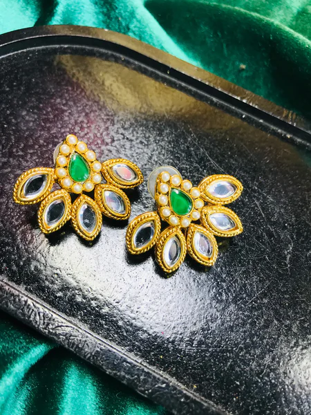 Green Kundan Stud Earrings (2)