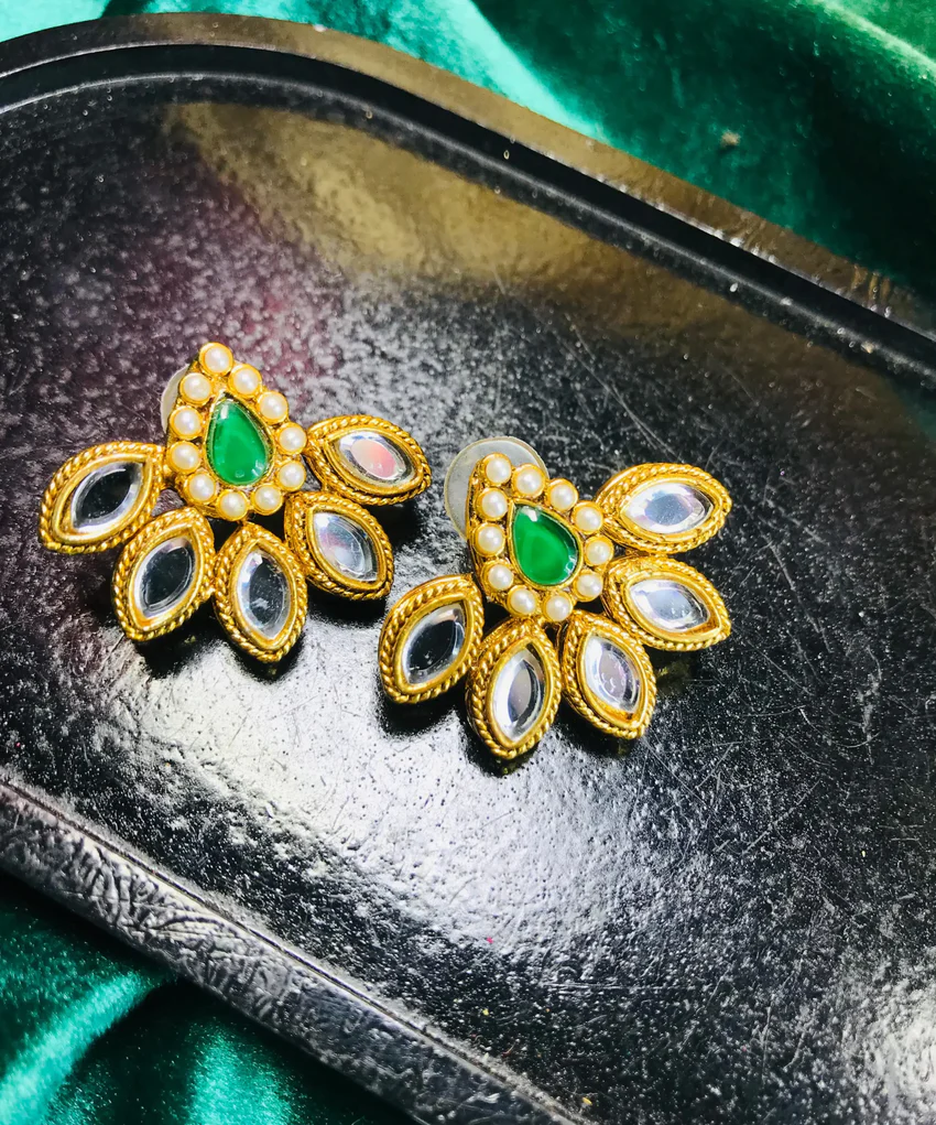 Green Kundan Stud Earrings (2)