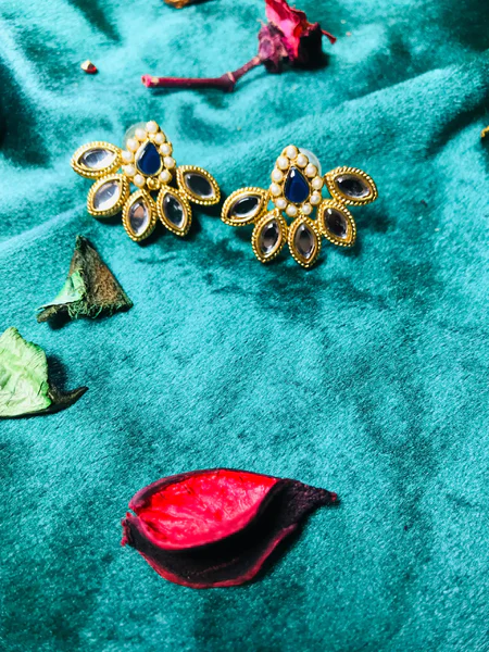 Kundan Stud foral Style