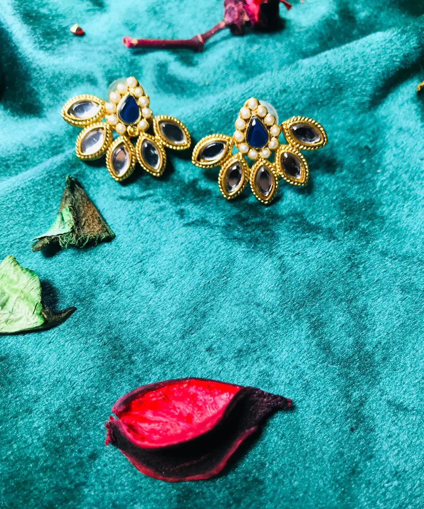 Kundan Stud foral Style