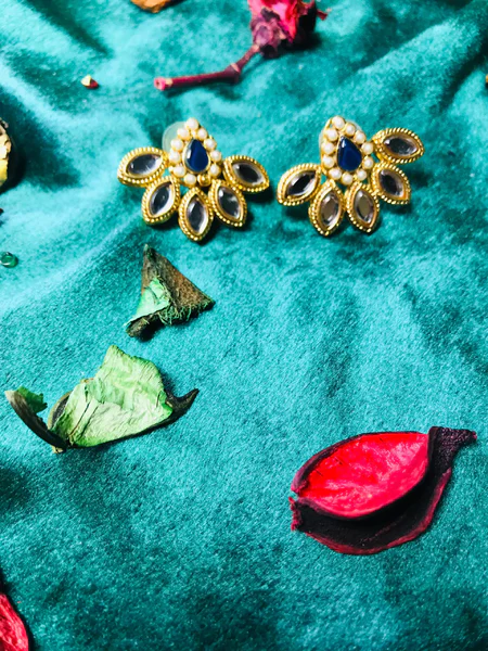 Kundan Stud foral Style