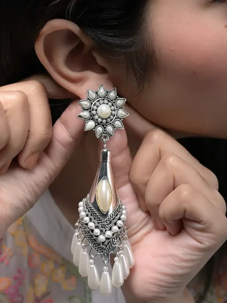 Appealing Tear Drop Silver Earrings (1)