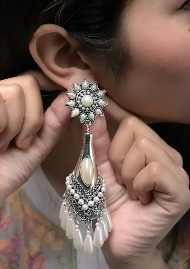 Appealing Tear Drop Silver Earrings (1)