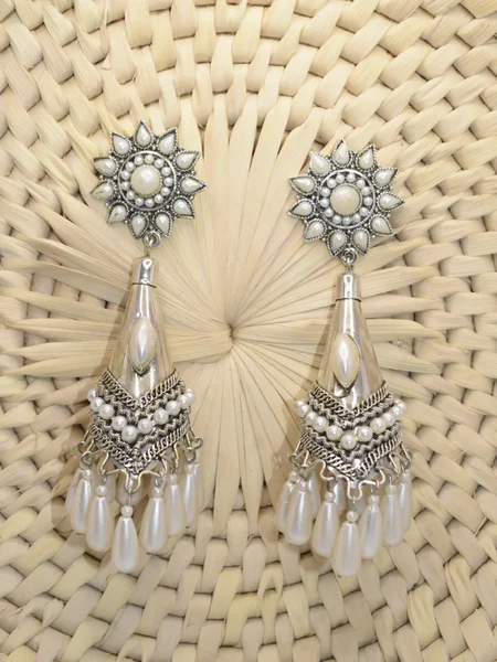 Appealing Tear Drop Silver Earrings (1)