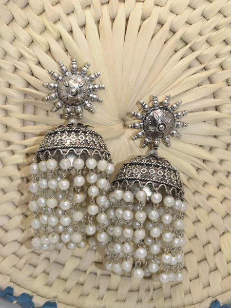Enhance your jewelry collection with our stunning silver pearl drop earrings antique. Their vintage charm and refined design make them ideal for every occasion (2)