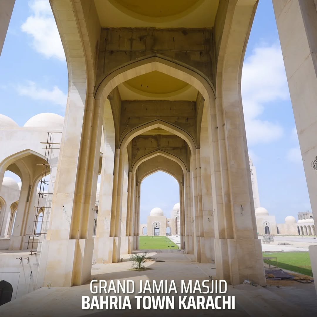 Grand Jamia Masjid, Bahria Town Karachi – an iconic symbol of legacy and grandeur.Pakistan’s la (1) (1)