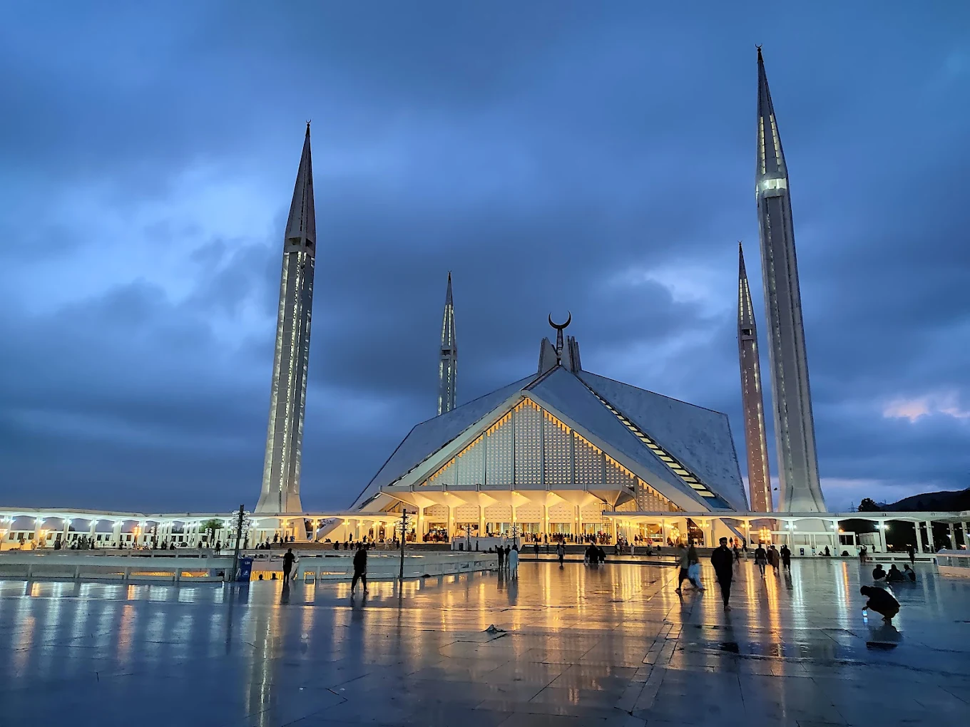 Shah Faisal Mosque Islamabad (1)