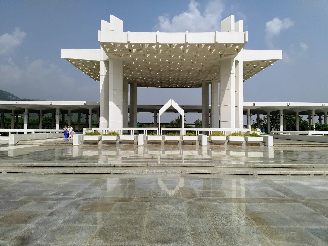 Shah Faisal Mosque Islamabad (1)