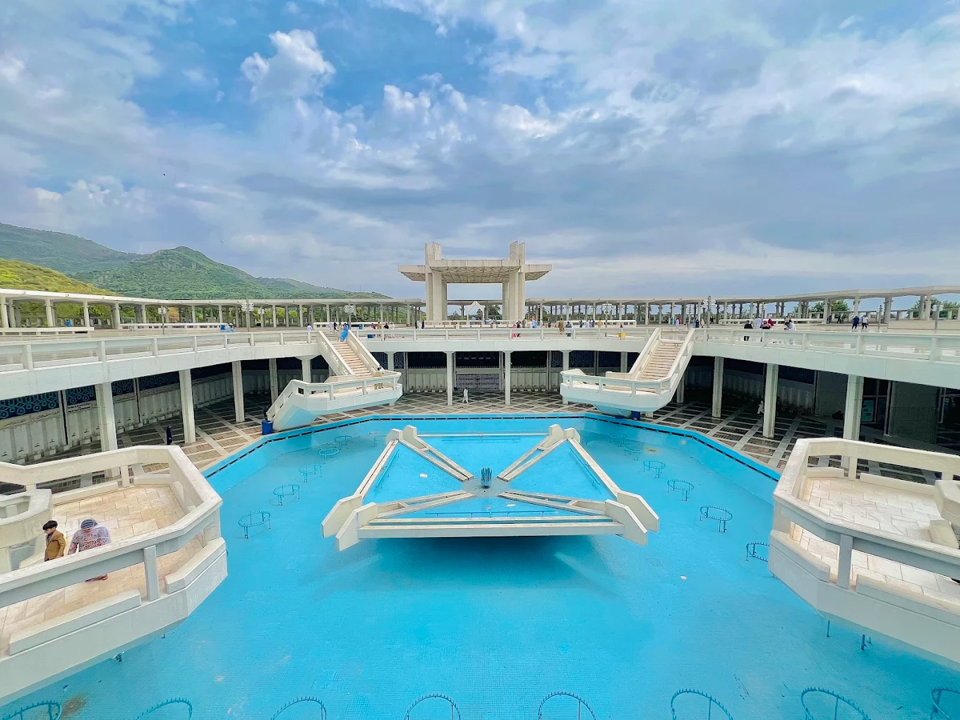 Shah Faisal Mosque Islamabad (1)