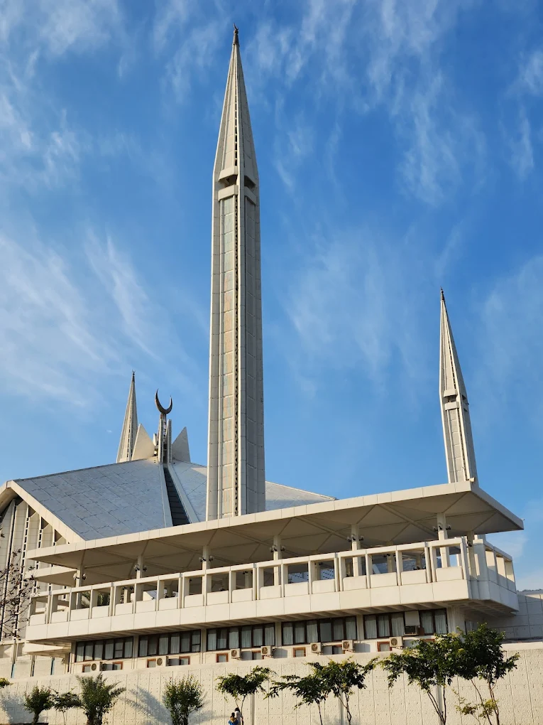 Shah Faisal Mosque Islamabad (1)