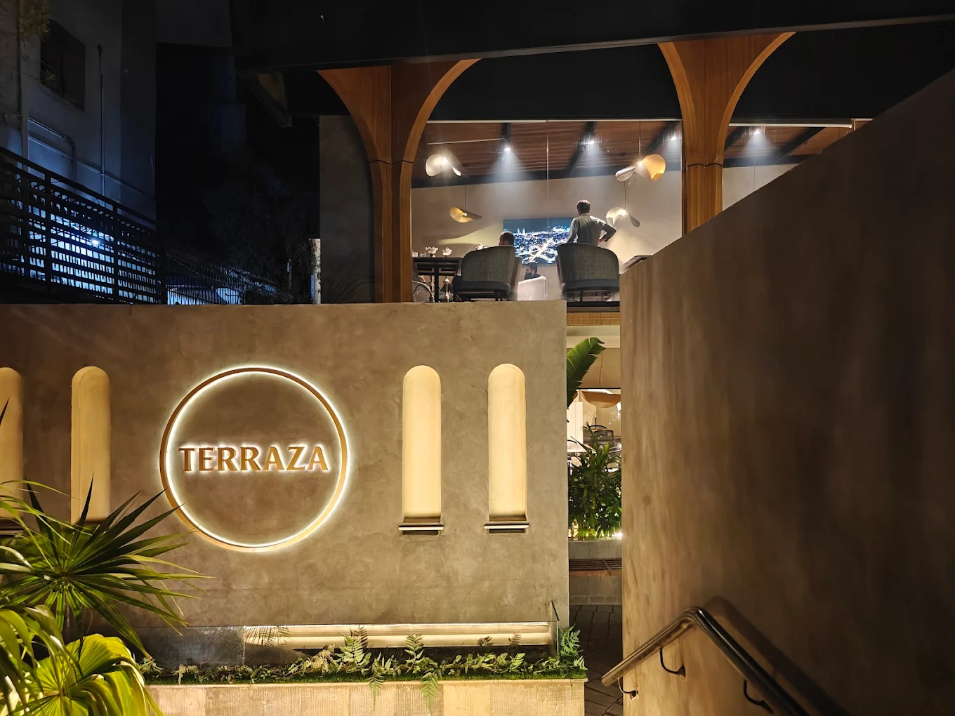 Outdoor Restaurants in Karachi Dining with a View- 4