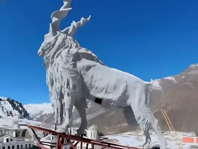 The World’s Largest Markhor Sculpture in Kaghan Valley (2)