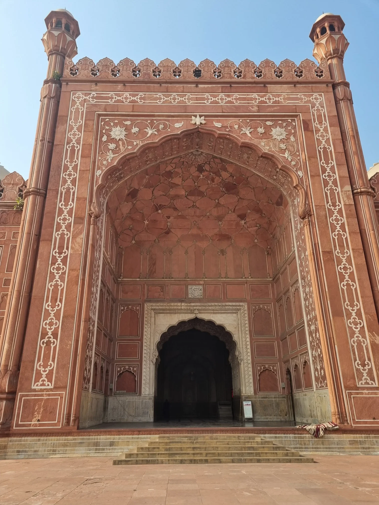 Badshahi Mosque Lahore History Architecture Capacity Visitor Guide 19