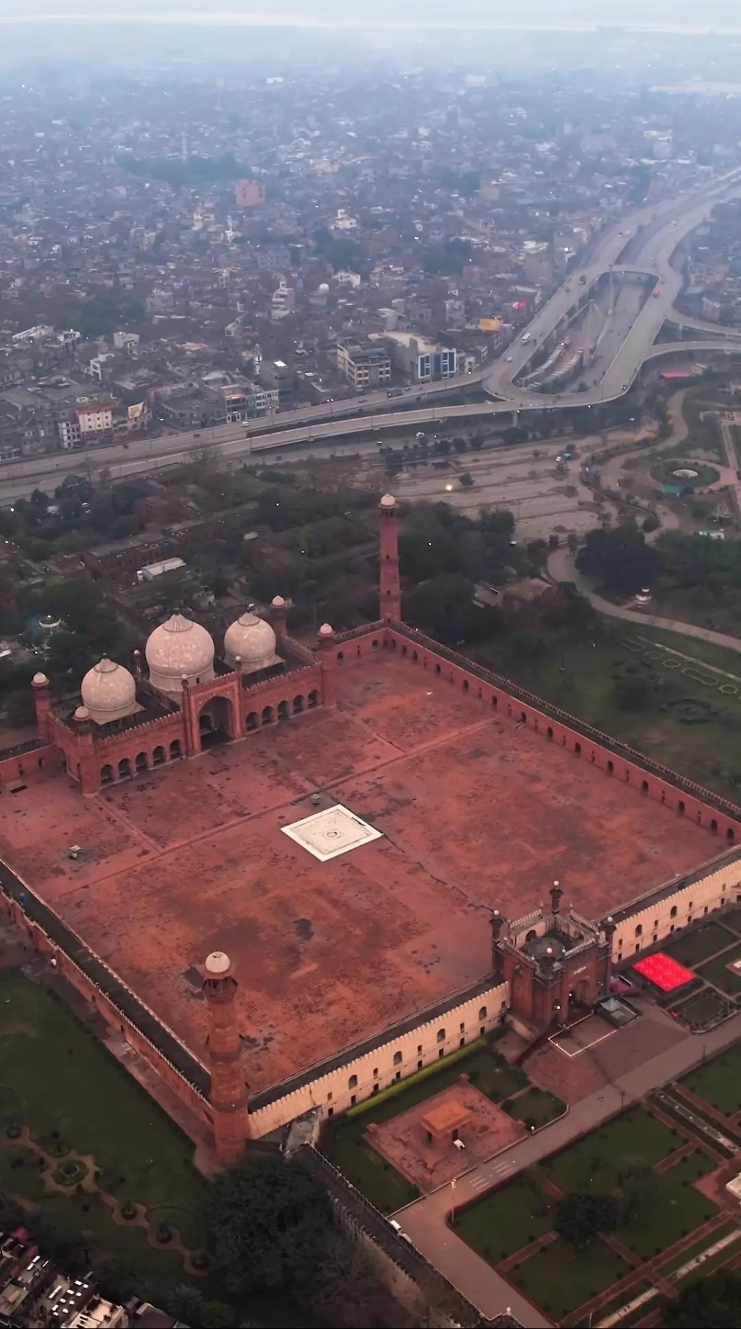 Badshahi Mosque Photo