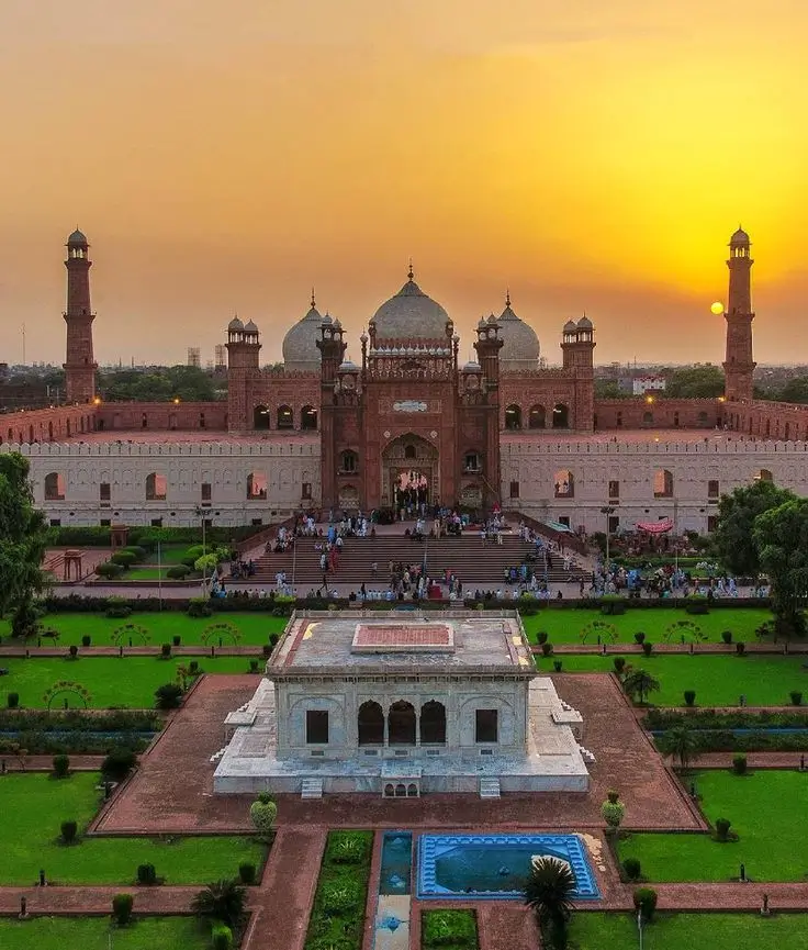 Badshahi Mosque Photo
