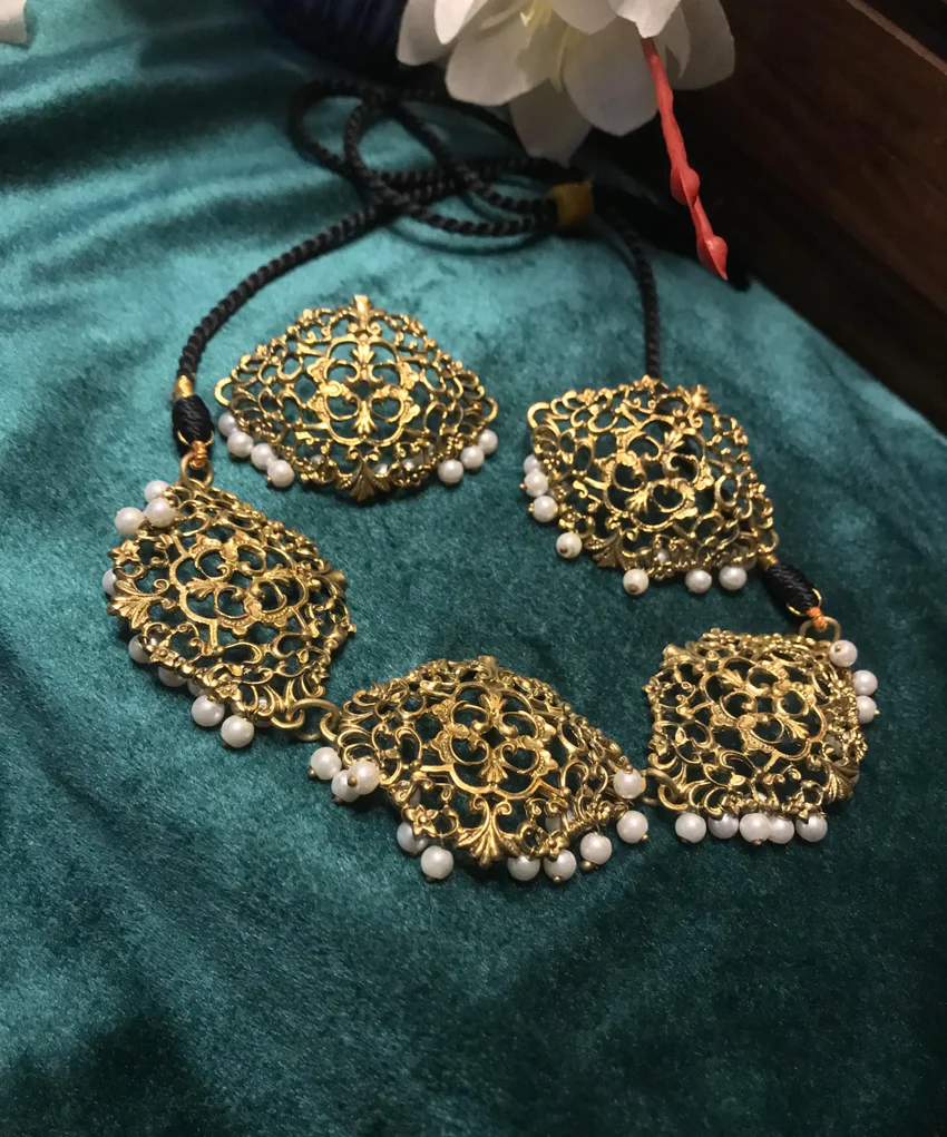 Delicate Golden Choker Set (1)