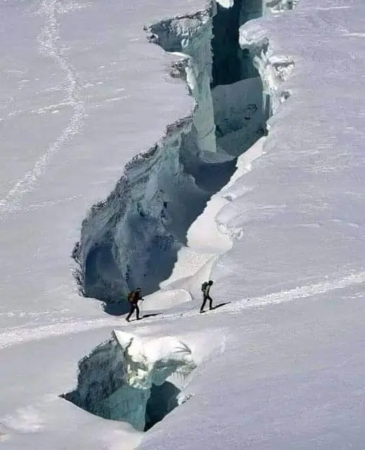 K2 Mountain, Savage Mountain Tests Human Limits (15)