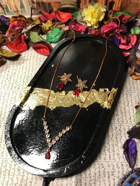 Delicate Pendant Necklace with Earrings