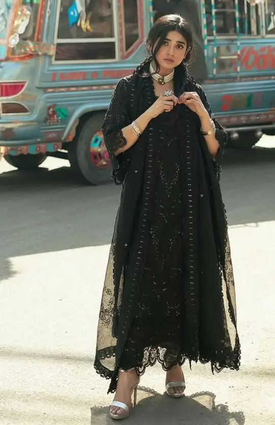 Eid 2026 Trend in Pakistan – Latest Eid Dresses, Jewelry & Style Guide (10)