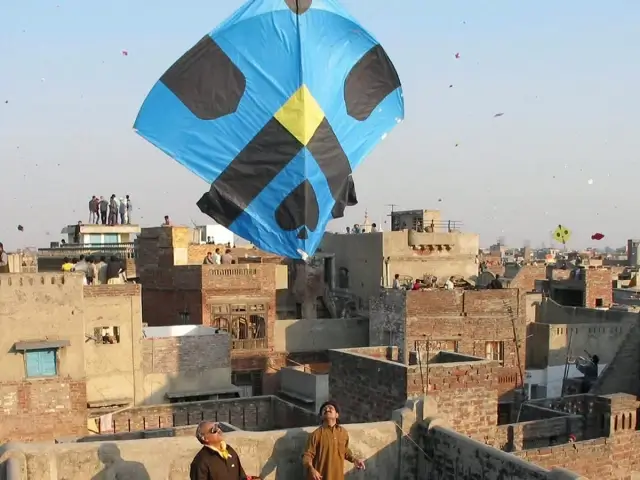 Adroon Lahore Photos : Kite flying Basant Lahore rooftops 