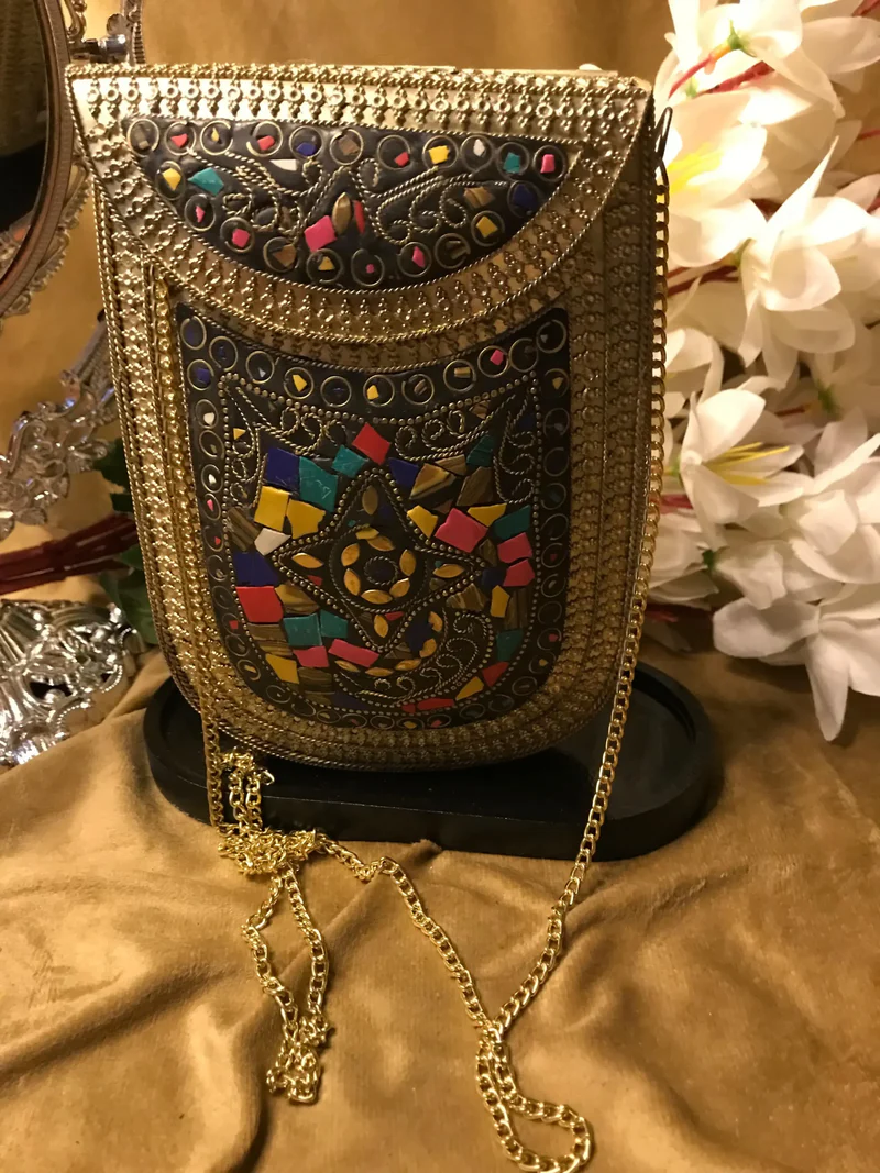 Structured Metallic Clutch Bag & Chain (1)