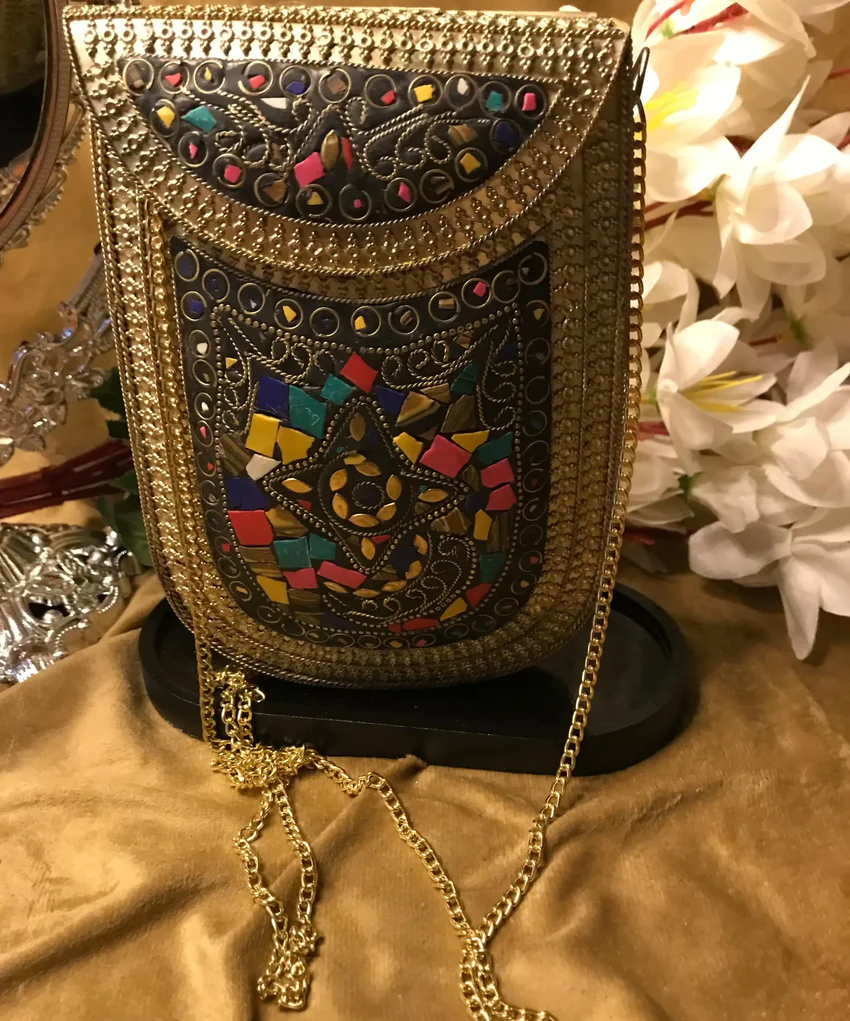 Structured Metallic Clutch Bag & Chain (1)