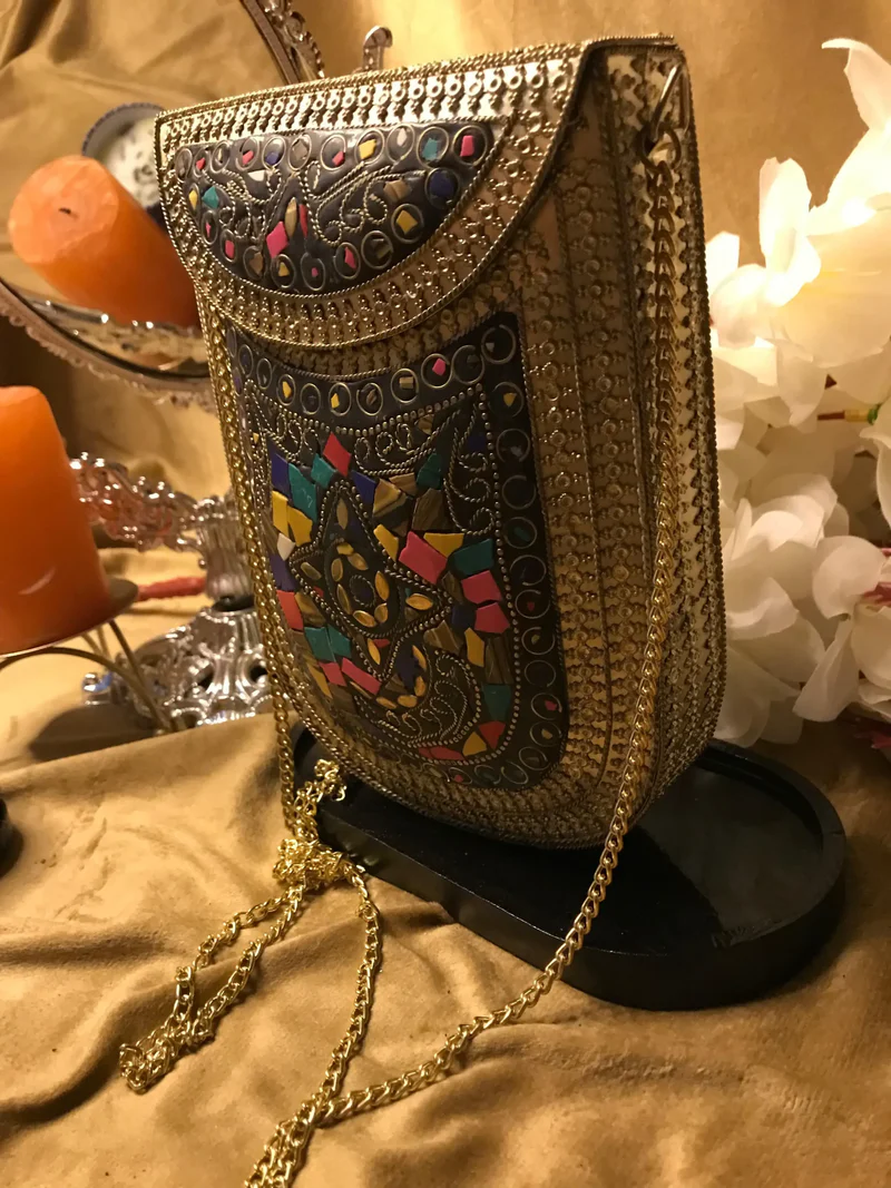 Structured Metallic Clutch Bag & Chain (1)